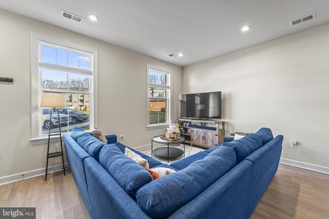 Building Photo - This beautiful 3 bed 2.5 bath 2-story condo provides a grand feeling with tall ceilings & over 16...