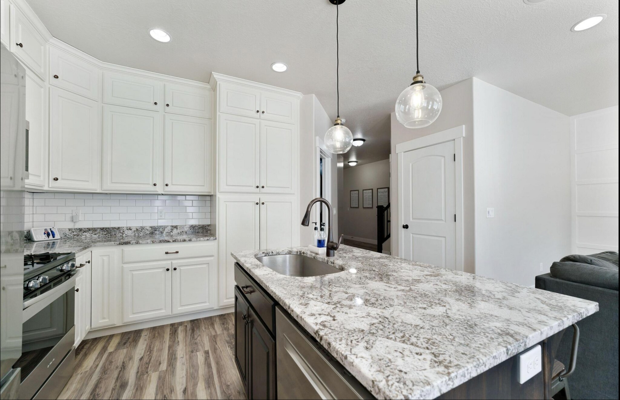 Building Photo - 203 W Silver Springs Dr