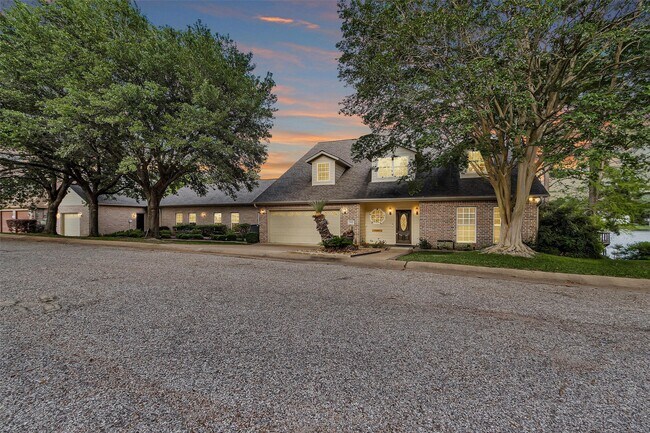 Building Photo - 1502 Wimbledon Dr