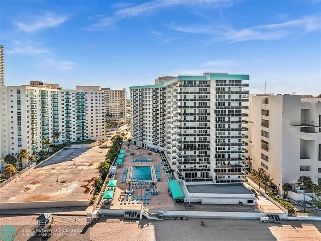 Building Photo - 3725 S Ocean Dr