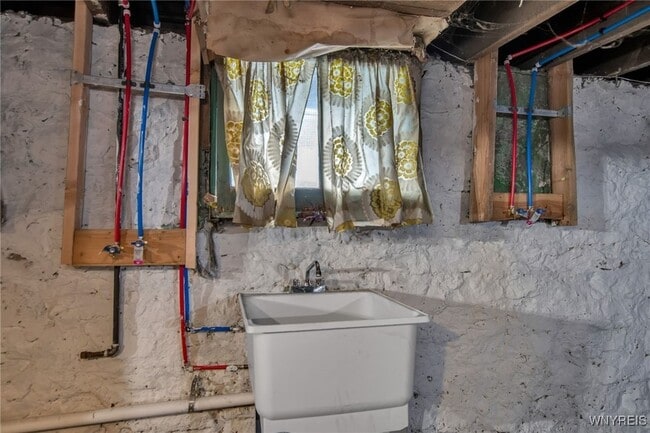 Building Photo - 395 Hampshire St