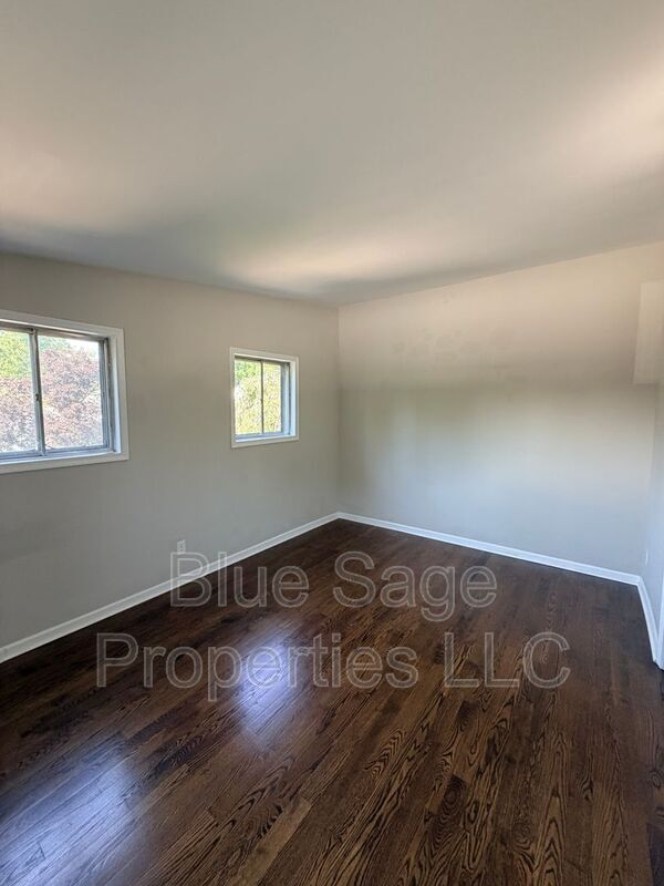 Building Photo - 205 Juniper Rd