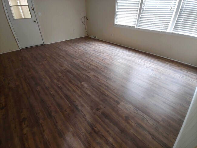 Building Photo - 2807 Holt Dr