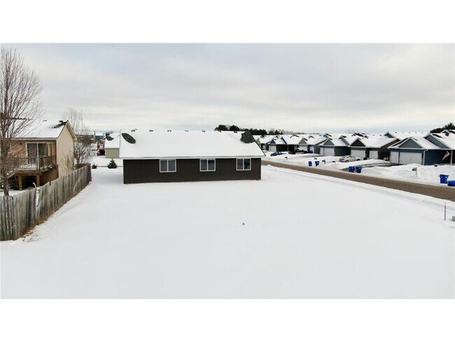 Building Photo - 463 Martin Way