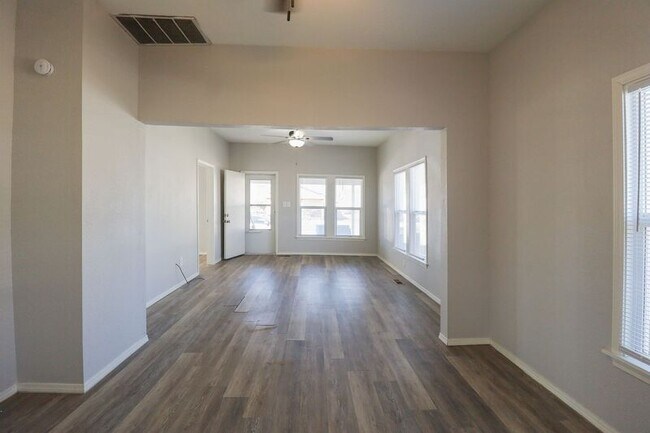 Building Photo - 535 S 39th W Ave