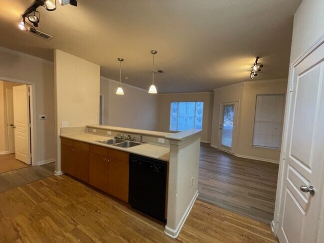 Building Photo - Gardens of Bridgehampton - 1 bed - 1 bath ...