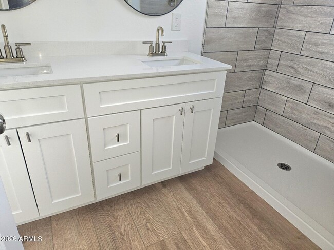 Building Photo - 1401 S 11th Ave