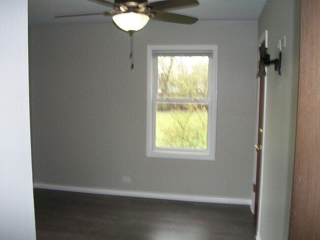 Building Photo - 438 Cherry Ln