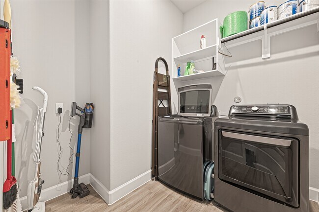 Building Photo - 2806 Sycamore Wood Trce