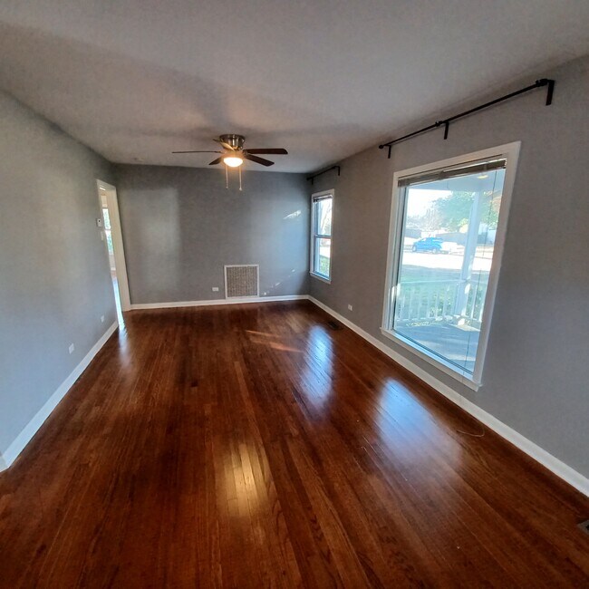 Building Photo - 353 Irvington Dr