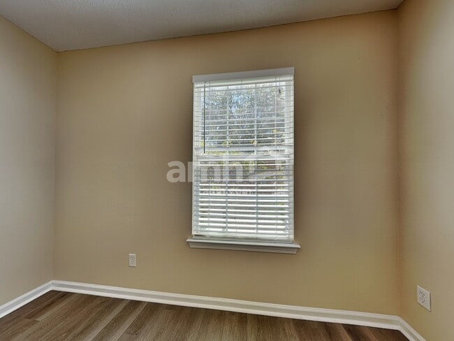 Building Photo - 7 Willow Lakes Dr