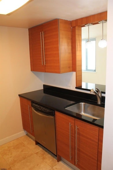 Building Photo - 526 Pacific Ave