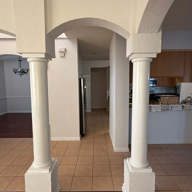 Building Photo - 2914 River Birch Dr