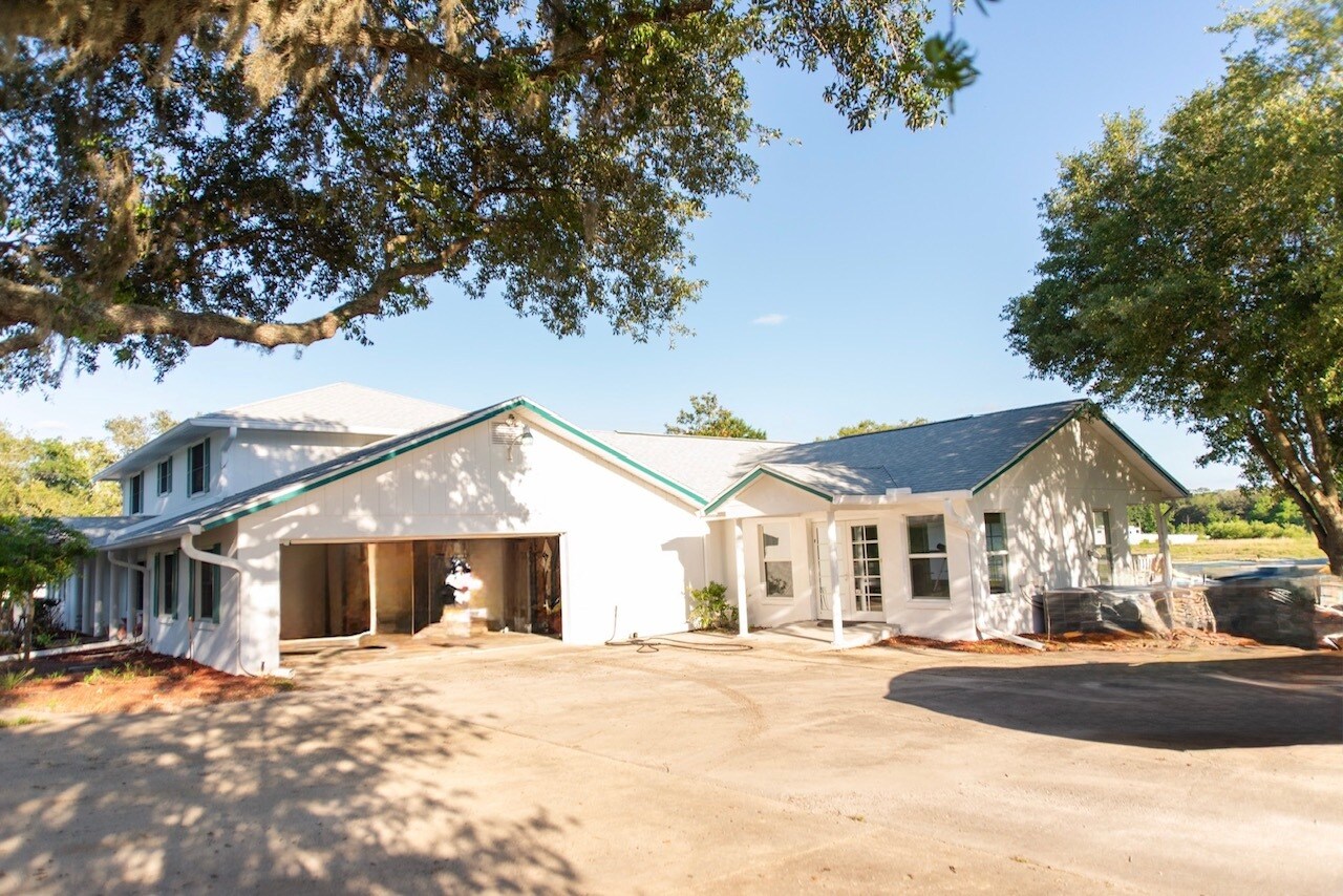Building Photo - 315 Lazy Acres Ln