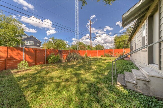 Building Photo - 1210 Coleto St