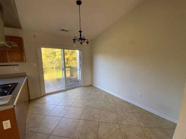 Building Photo - 3 BR 2 BA Southwest