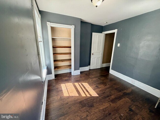 Building Photo - 400 W 3rd St