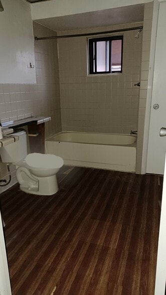 Building Photo - 120 Watkins Ave