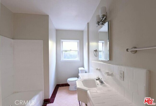 Building Photo - 11061 Ohio Ave Ave