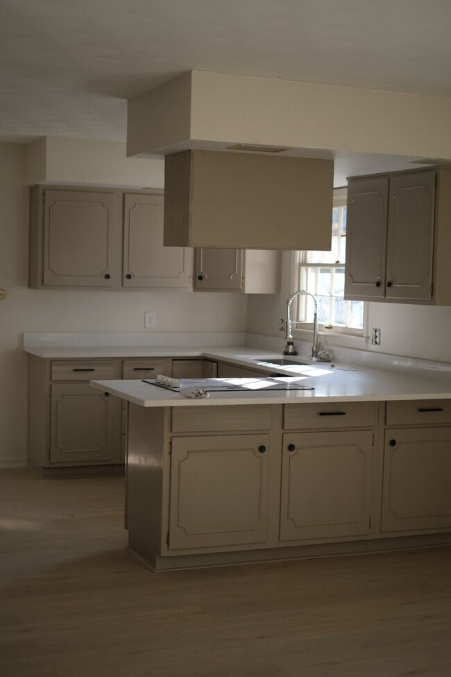 Building Photo - West Lafayette Home, Fenced Backyard, Attached 2 Car Garage, Stainless Appliances, Full Basement