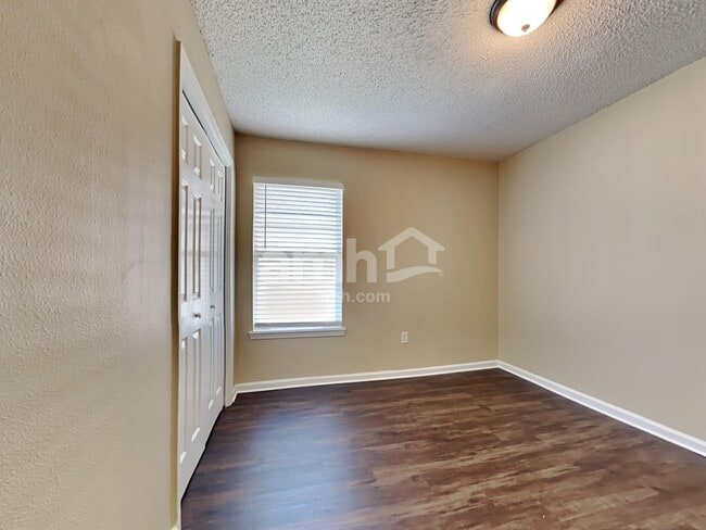 Building Photo - 9575 Stratham Ct