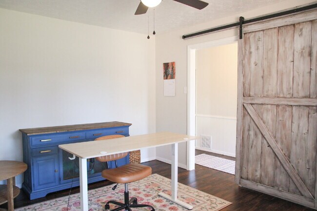 Building Photo - Large Updated Home!