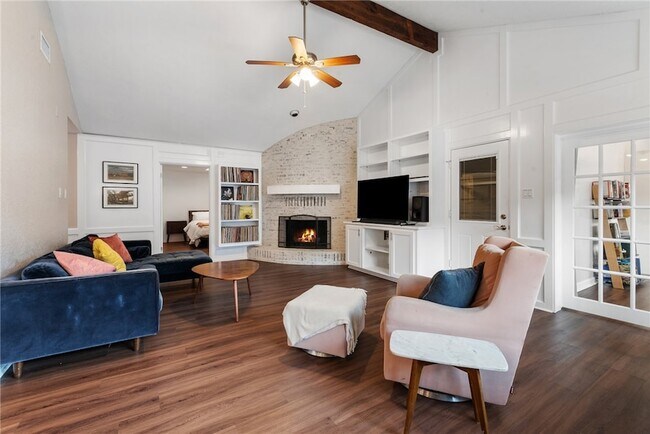 Building Photo - 2907 Broadmoor Dr