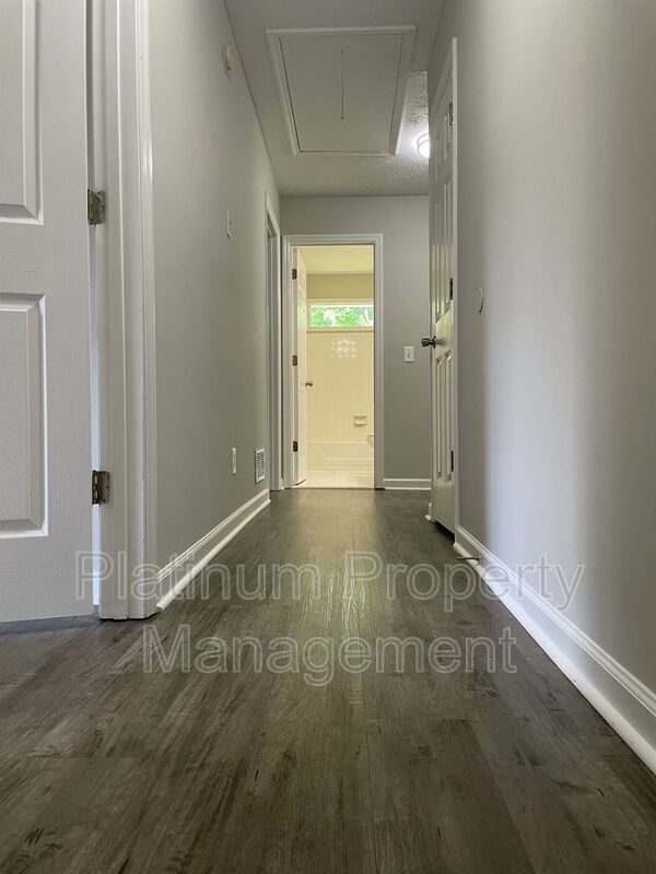 Building Photo - 120 Colonnade Ave SW
