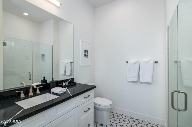 Building Photo - 10 W Frier Dr