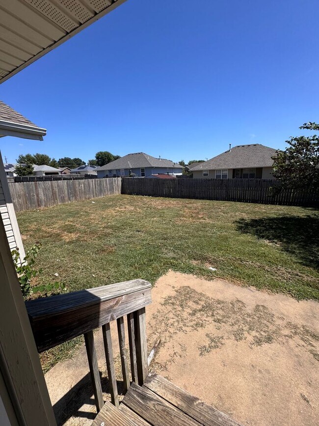 Building Photo - 3 Bed 2 Bath 2 car Home for rent in Republic MO!