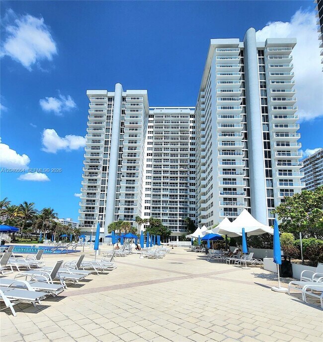 Building Photo - 2030 S Ocean Dr