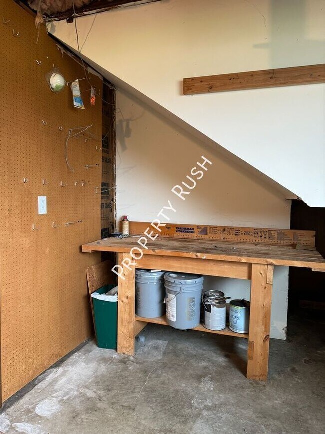 Building Photo - 2307 Arroyo Dr