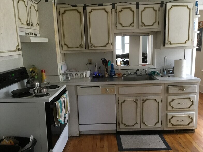 Building Photo - 1023 Downer Ave