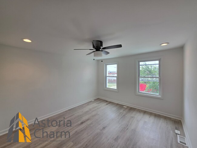 Building Photo - 3 Bedroom End Unit with Finished Basement and Fenced Yard on E 28th Street