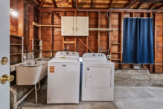 Building Photo - 135 Anza Way