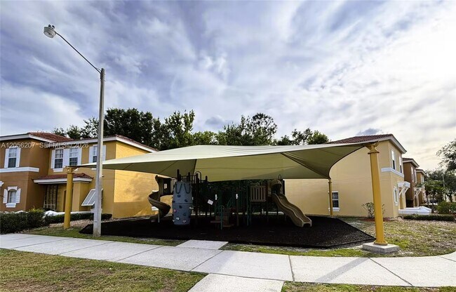 Building Photo - 1037 Park Ridge Cir