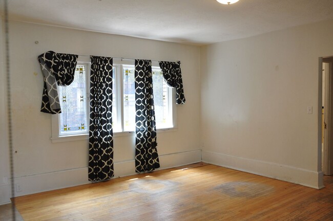 Building Photo - 1 Bedroom 1 bath Condo in Historic SLC bui...