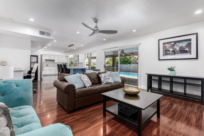 Building Photo - 11401 N 45th Pl