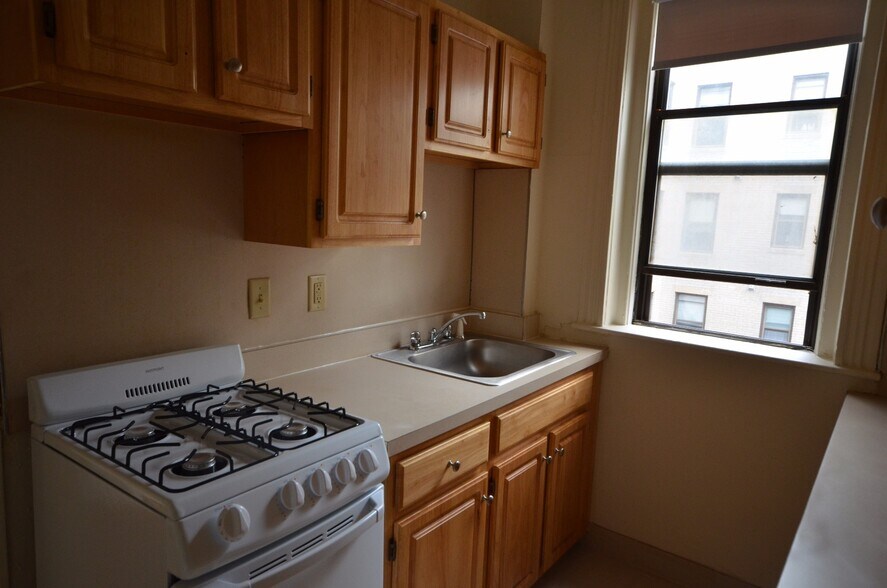 Primary Photo - 1114 Commonwealth Ave