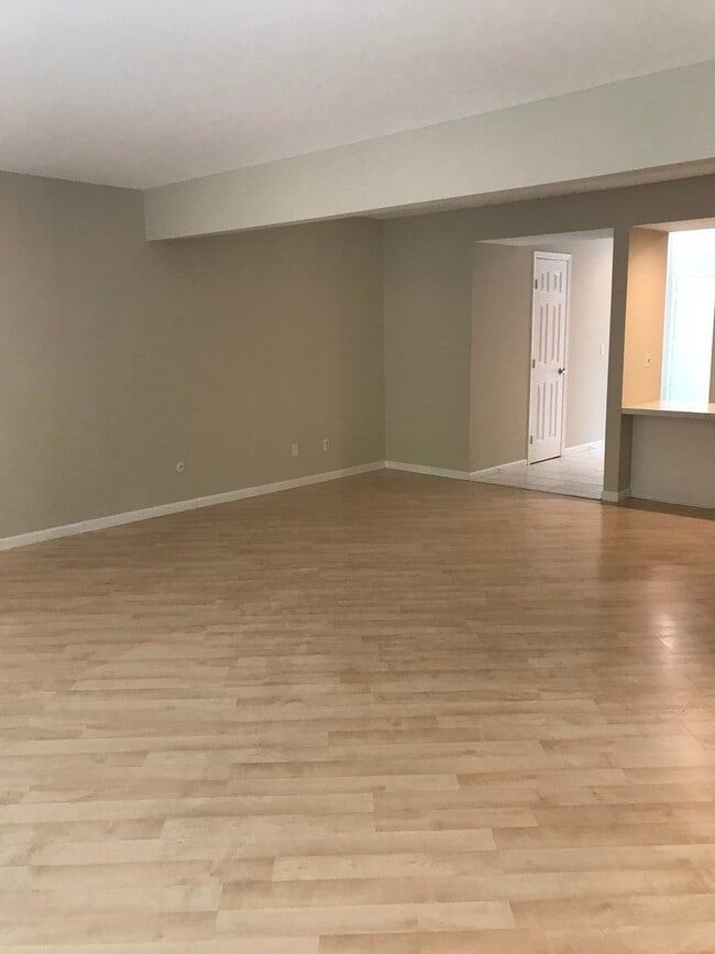 Building Photo - Solon 4 Bedroom Rental