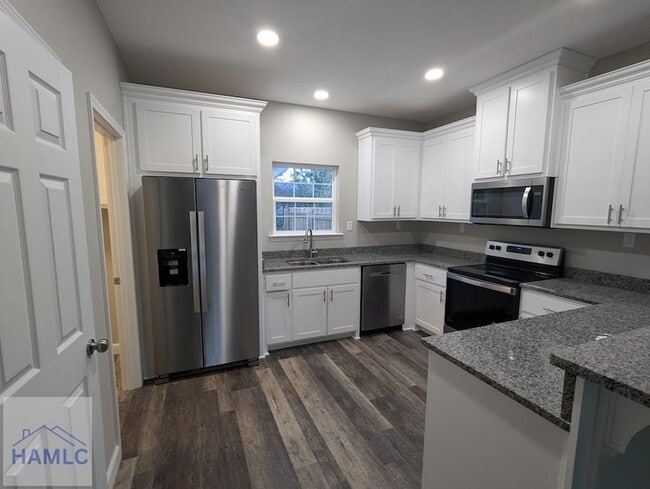 Building Photo - 275 Myrtle Ave