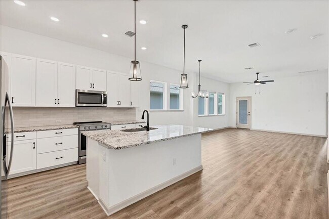 Building Photo - 133 Monterey Oak Trl