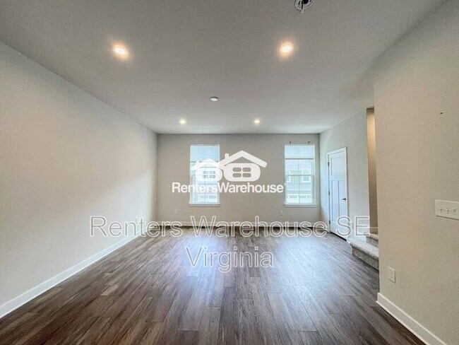 Building Photo - 1724 Defiance Dr