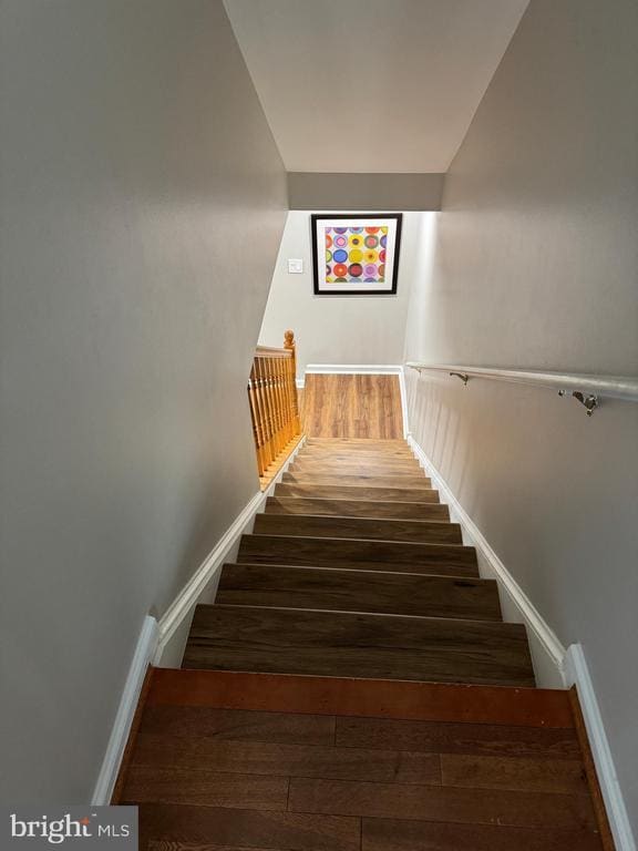 Building Photo - 873 S York Dr