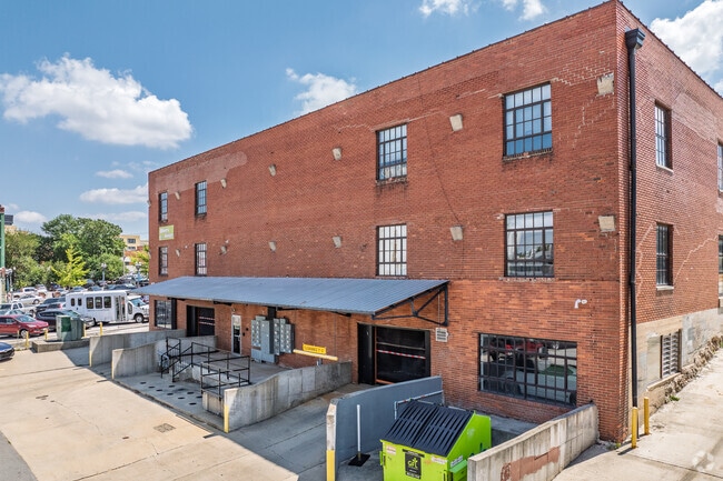 Building Photo - Oliver`s Garage Loft Apartments