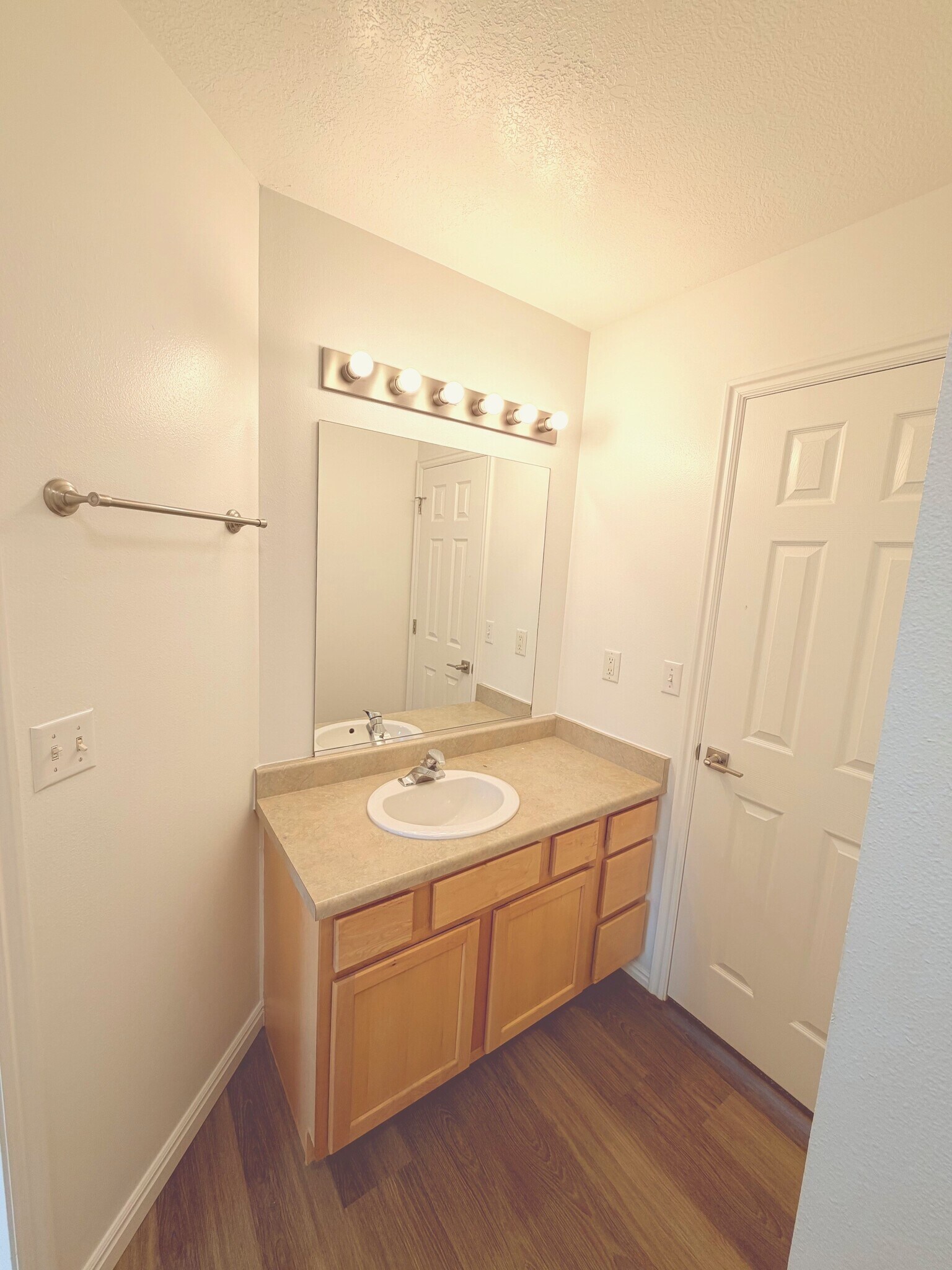 Building Photo - 88 Hampton Pl