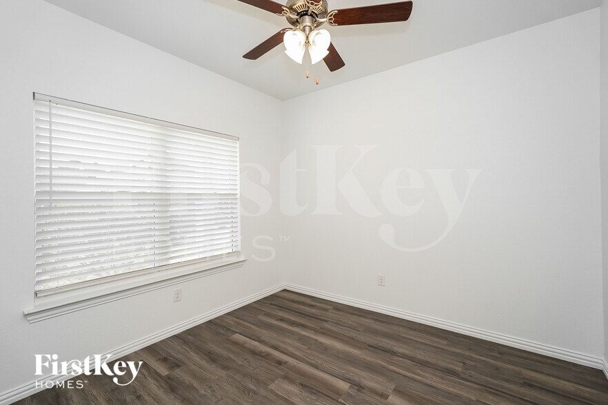 Building Photo - 7308 Parkside Pl Dr