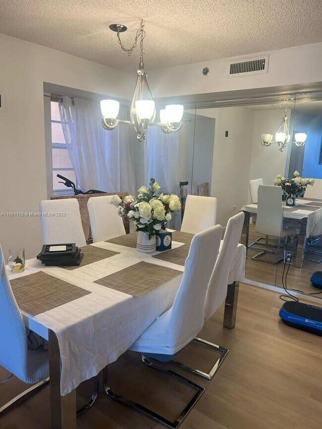 Building Photo - 19601 E Country Club Dr