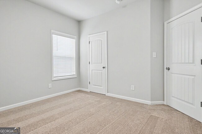 Building Photo - 270 S Ridge