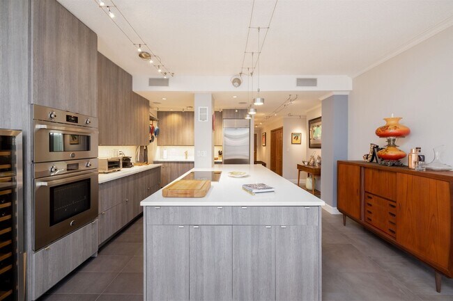 Building Photo - 1 Greene St